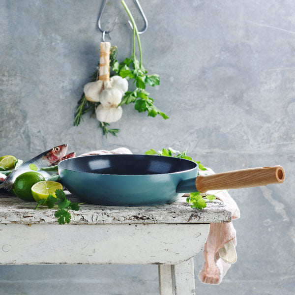 GreenPan Mayflower Sartén Wok Cerámica Antiadherente 28 cm/3,7 Litros, Mango de Madera Vintage, Sin PFAS, Inducción, Azul Ahumado